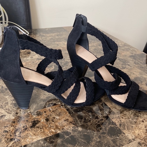 Black heels - Picture 2 of 4